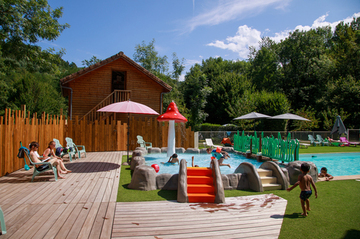 Profiter de la piscine de notre camping en Ariège